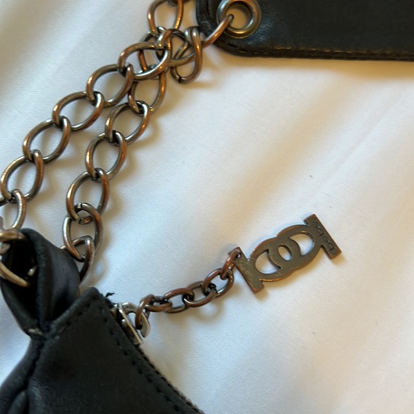 Over the shoulder Bebe Bag & Gorgeous Bebe leatherkitten heels size 8.5 - - Picture 11 of 13